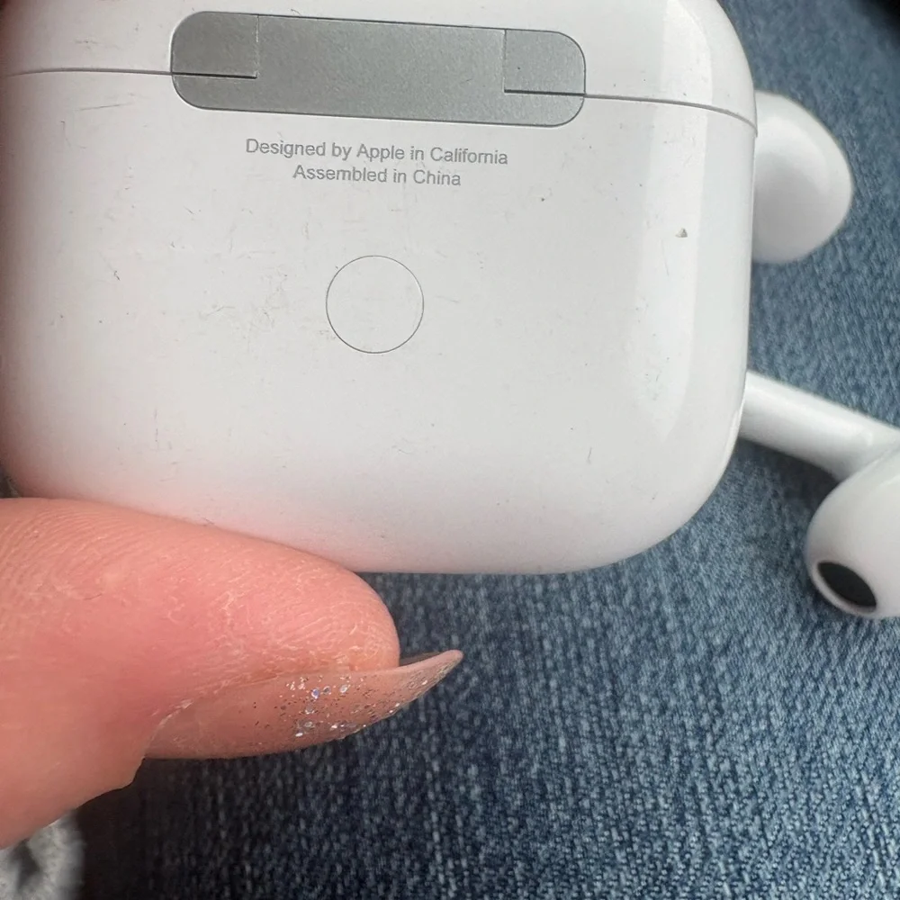 Apple White AirpodPro 2nd gen with Charging Case